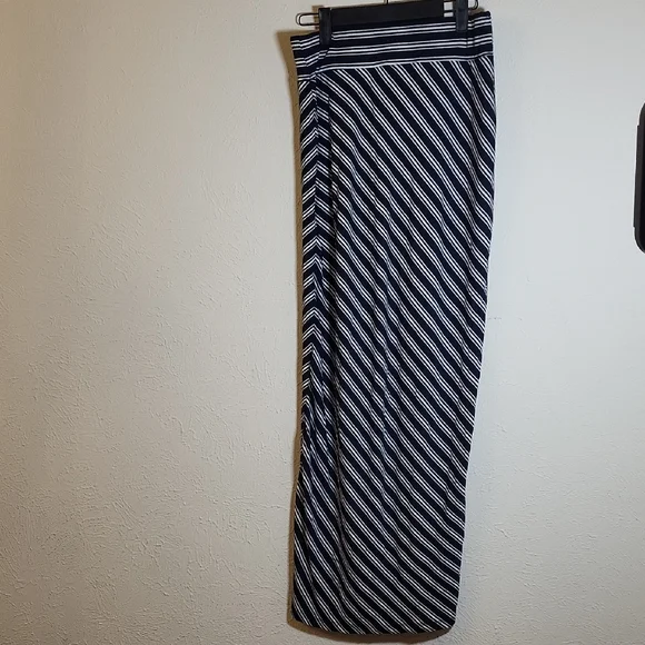 Ann Taylor Diagonal Striped Maxi Skirt in Black and White - Picture 2 of 5